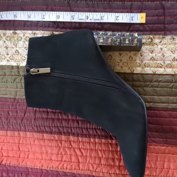 LE CHATEAU* studded heel side zip suede rounded pointed toe ankle boots sz 38 - Picture 15 of 15